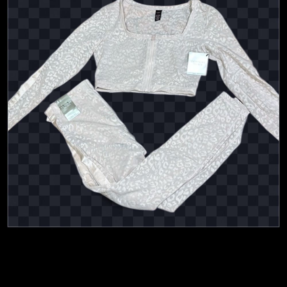 PINK Victoria's Secret White Leopard Leggings Set